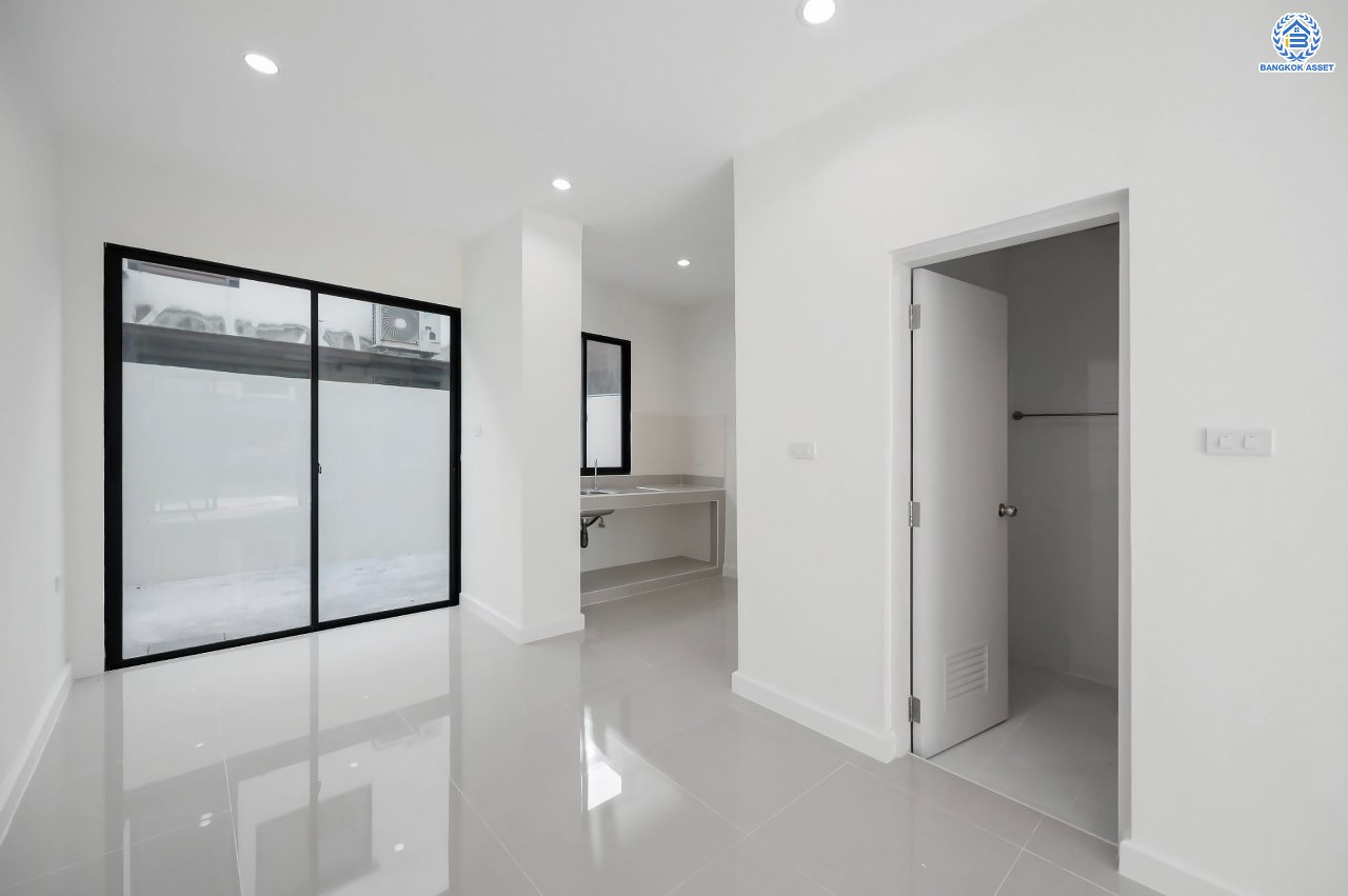 บ้านมือสองตกแต่งใหม่ โครงการ ซิกเนเจอร์ เพชรเกษม69 เนื้อที่ 17.6 ตร.ว. ฟังก์ชัน 3 ห้องนอน 3 ห้องน้ำ จอดรถได้ 1 คัน บ้านสภาพสวย บนทำเลเดินทางสะดวก เชื่อมต่อถนนเพชรเกษม, ถนนกาญจนาภิเษก, ถนนพุทธมณฑลสาย 2 และ 3 ใกล้รถไฟฟ้าสายสีน้ำเงิน "สถานีหลักสอง" ในราคาสุดคุ้ม!...